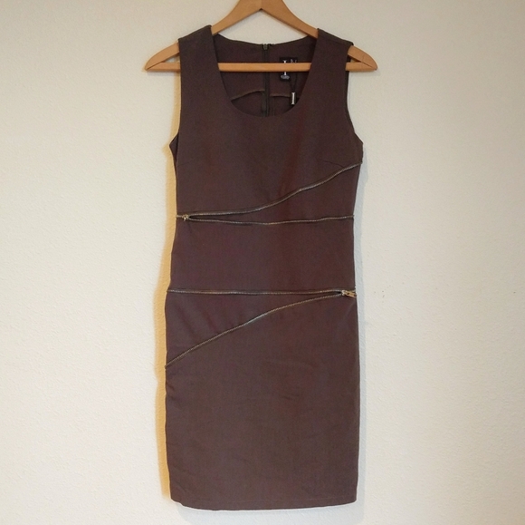 Izabel London | Zipper Detail Dress - Picture 1 of 9